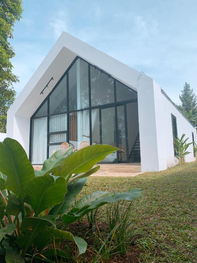 Casa De Gaudi Lembang Βίλα Εξωτερικό φωτογραφία