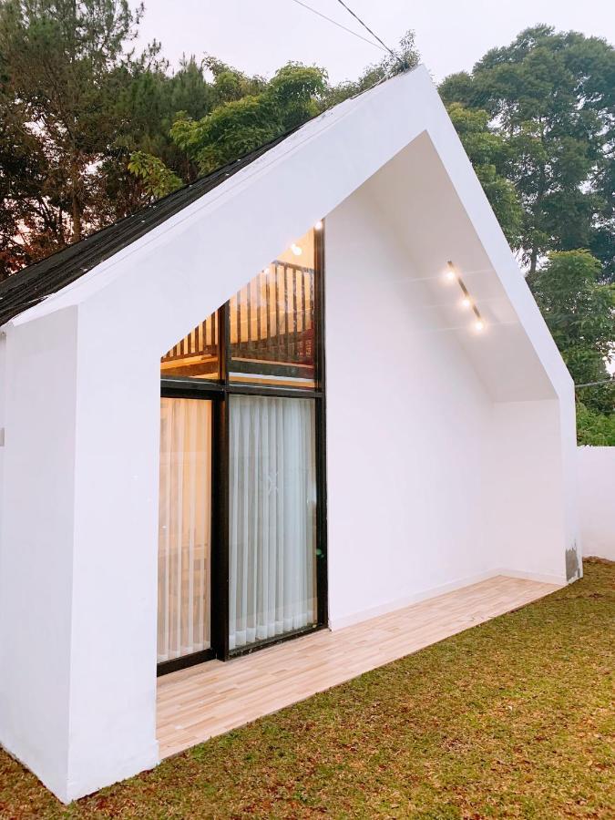 Casa De Gaudi Lembang Βίλα Εξωτερικό φωτογραφία