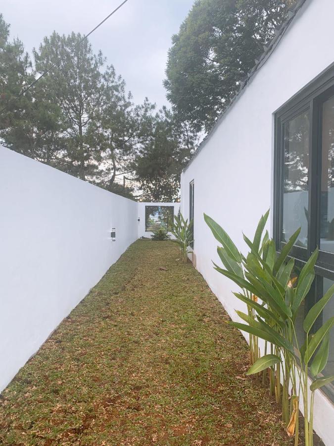Casa De Gaudi Lembang Βίλα Εξωτερικό φωτογραφία
